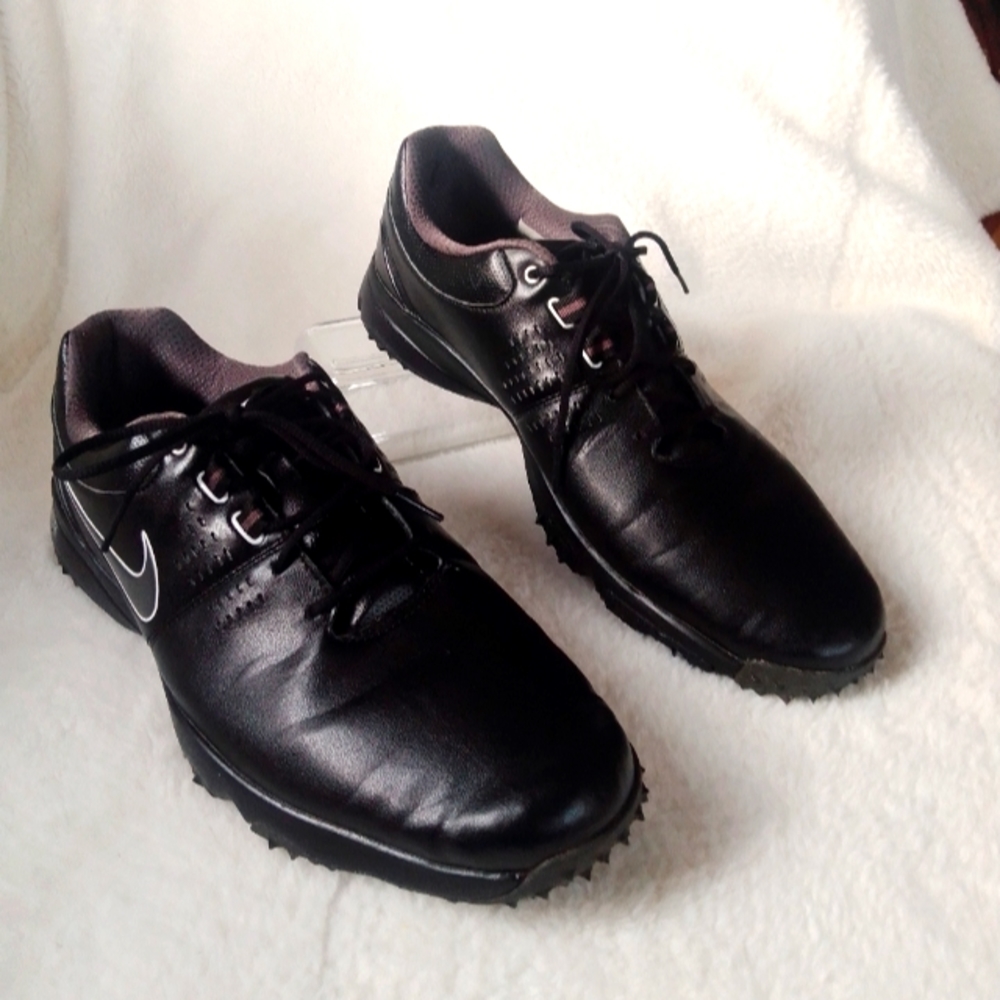 Vintage Nike Air black Leather football sneakers size 12 Men's.
